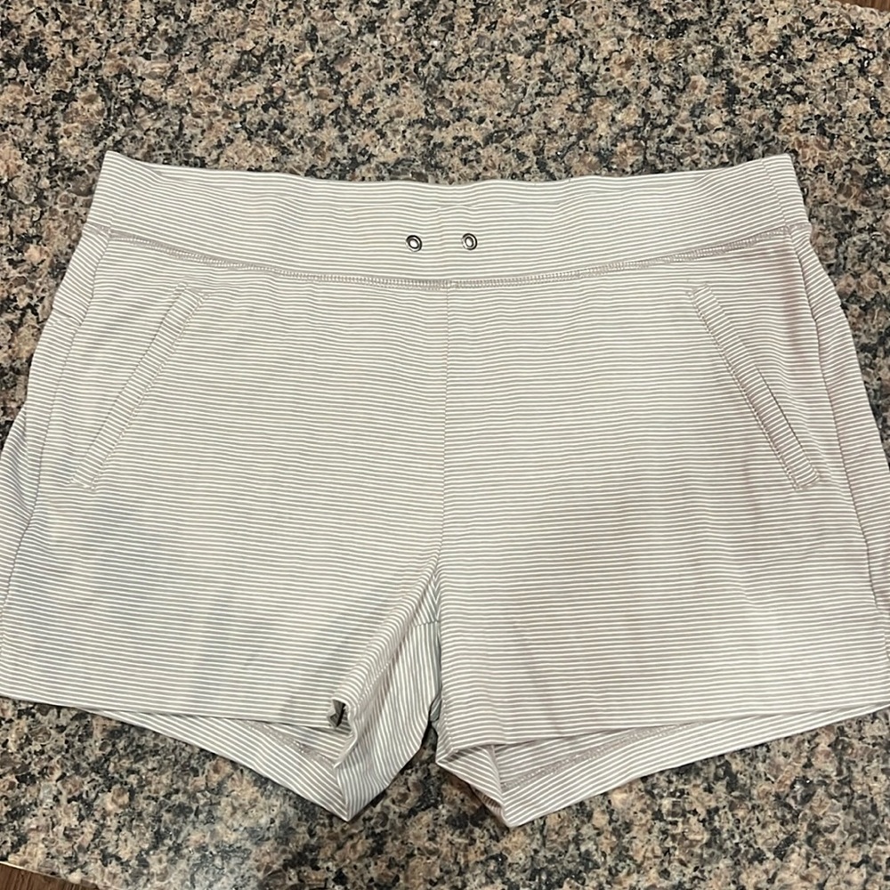07 -Athleta Modern Metro casual cotton Shortie, Lg-4” inseam, 18” waist